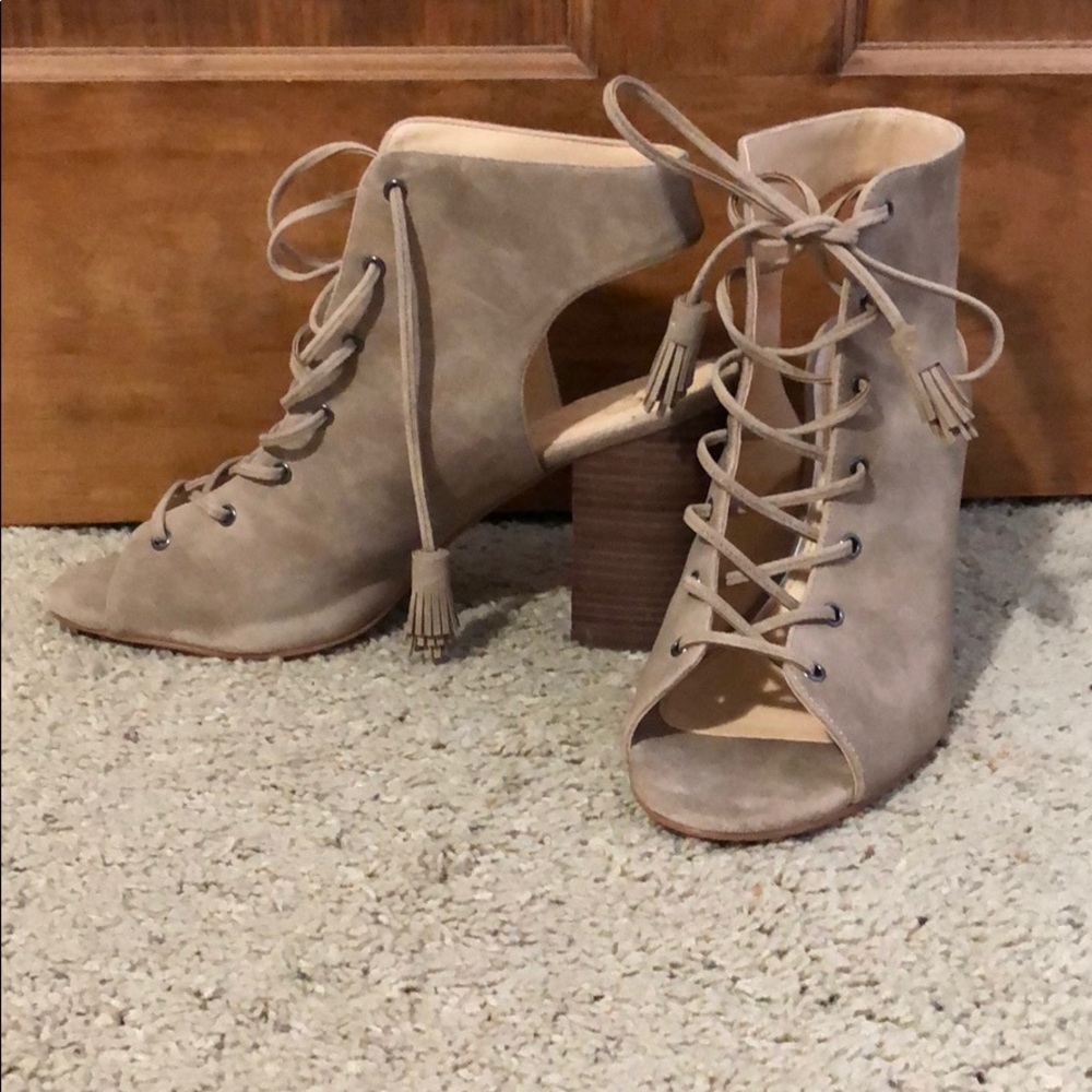 Jessica Simpson Lace up ankle bootie heels